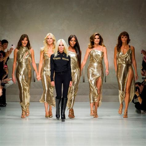 prima sfilata donatella versace|Milano Fashion Week, la sfilata di Versace S/S 2024..